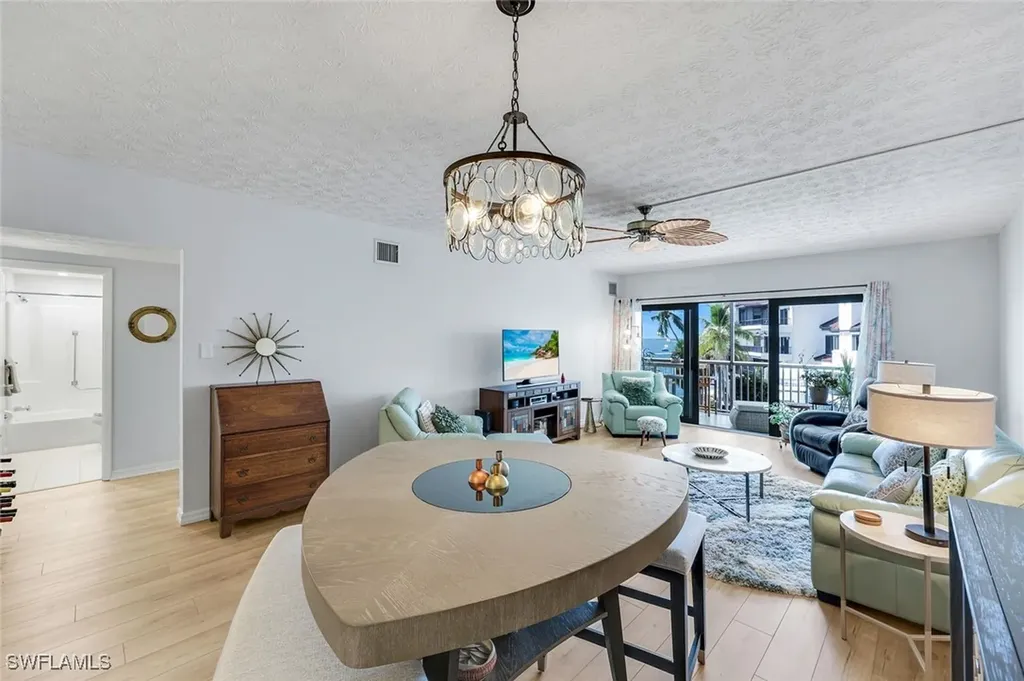 60 Pelican Street W Naples FL 34113