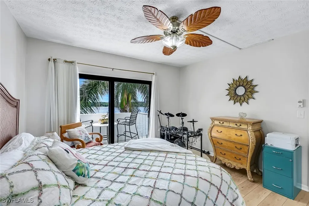 60 Pelican Street W Naples FL 34113