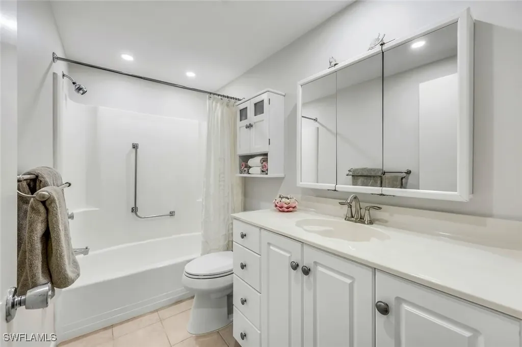 60 Pelican Street W Naples FL 34113