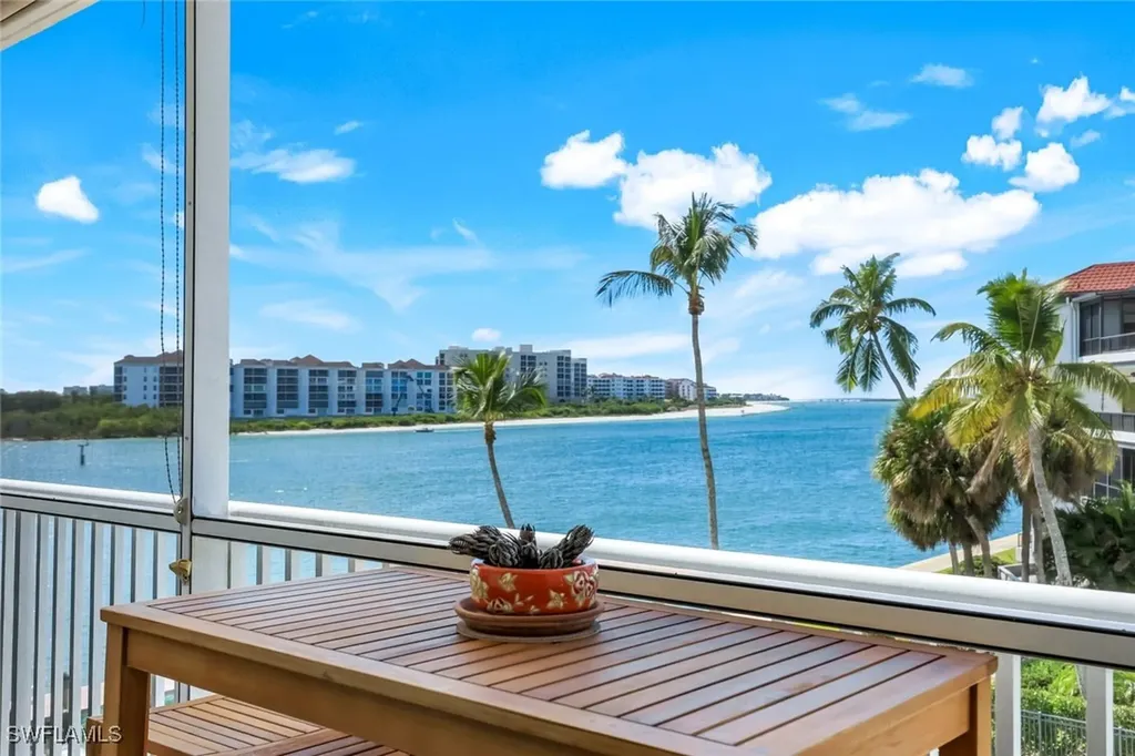 60 Pelican Street W Naples FL 34113