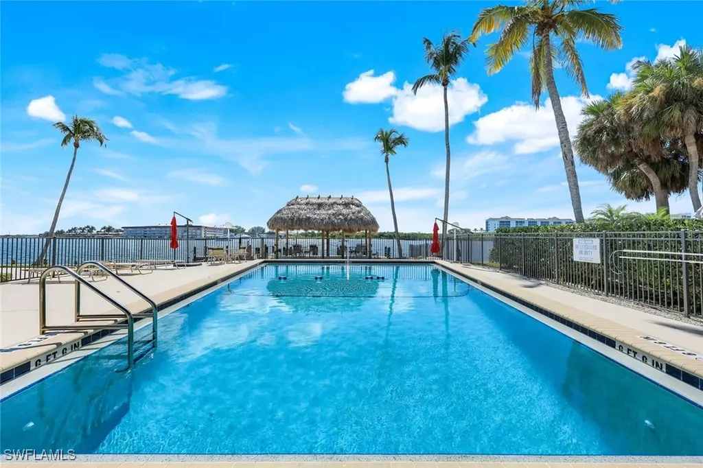 60 Pelican Street W Naples FL 34113