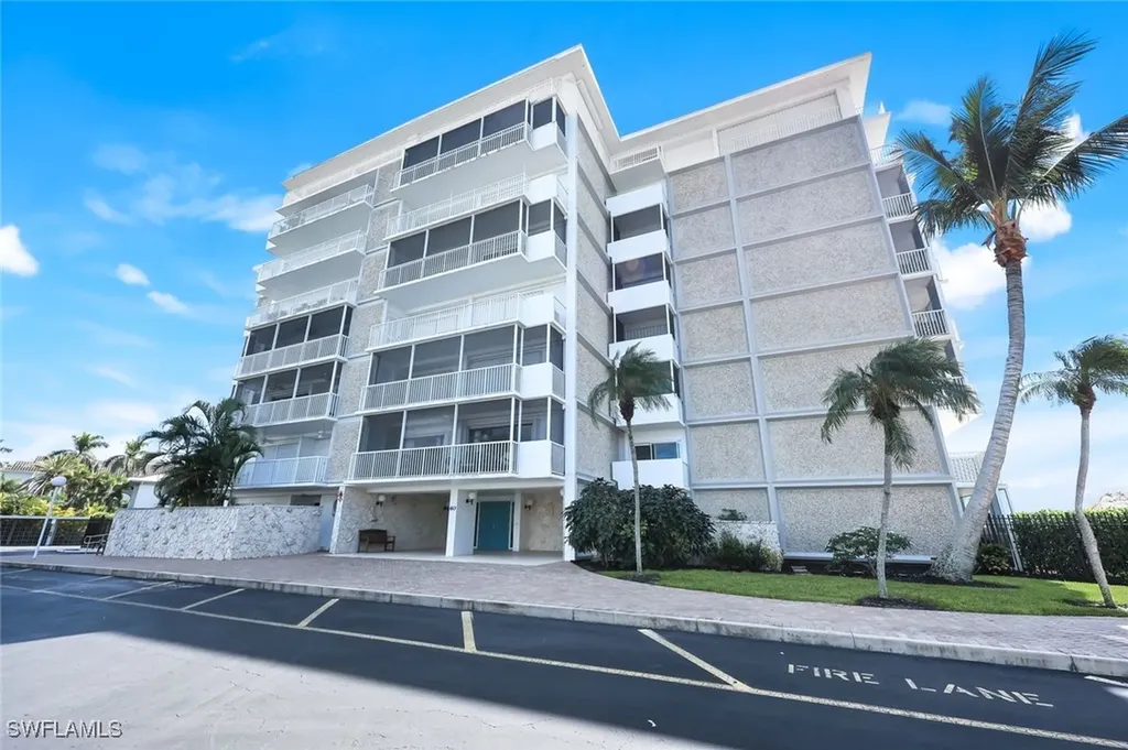 60 Pelican Street W Naples FL 34113