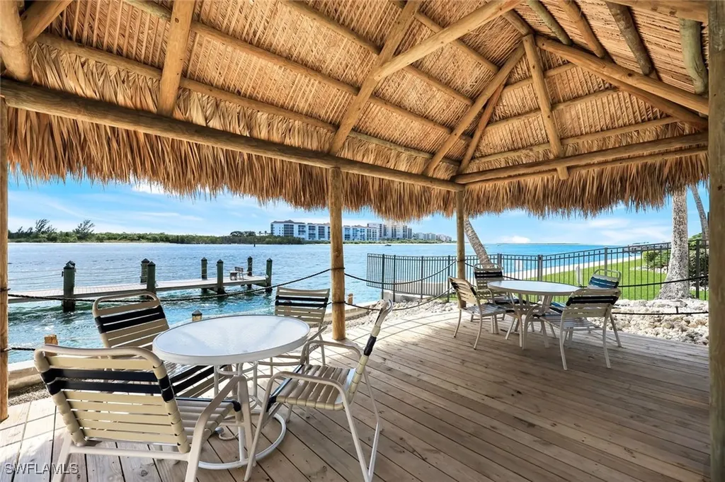60 Pelican Street W Naples FL 34113