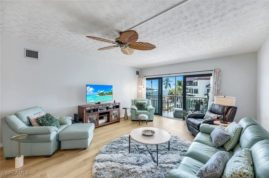 60 Pelican Street W Naples FL 34113