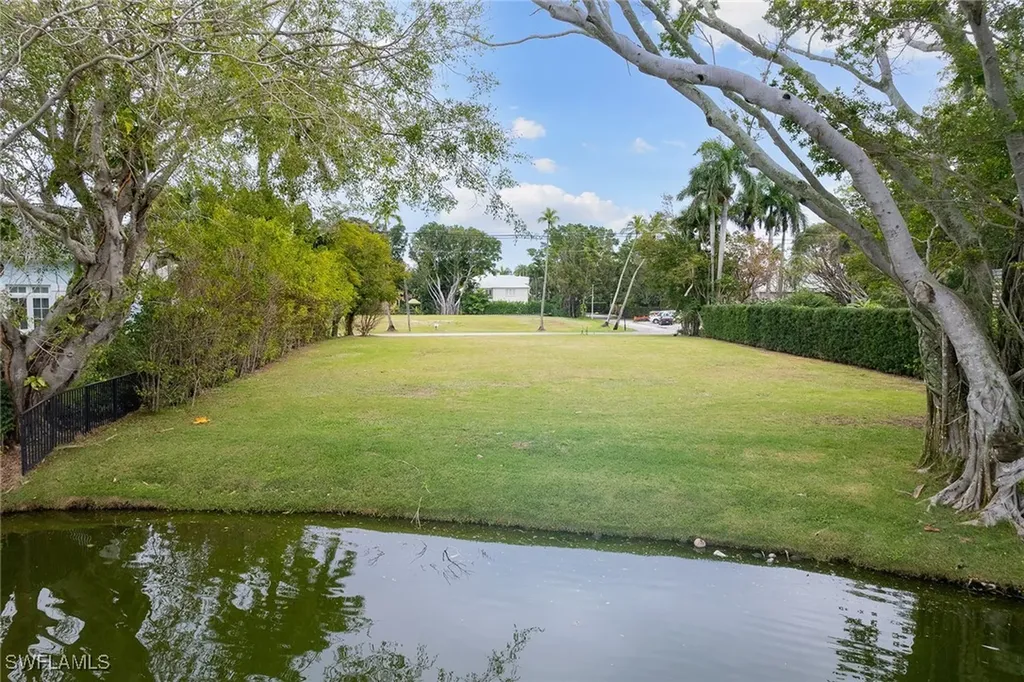 Naples FL, 2550 Lantern Lane
