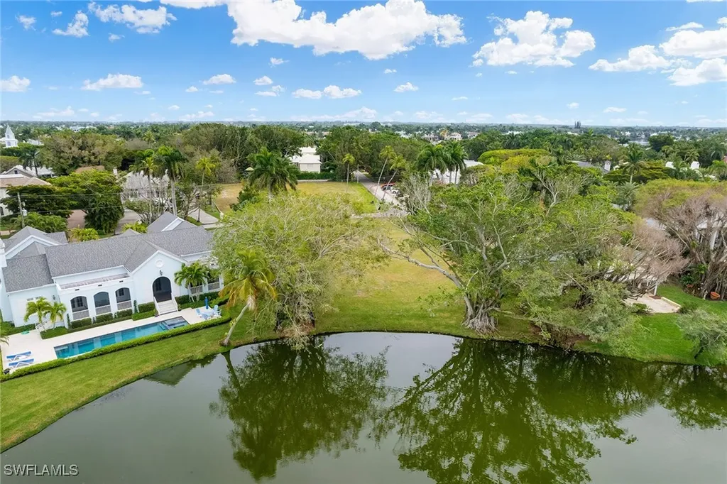 2550 Lantern Lane Naples FL 34102