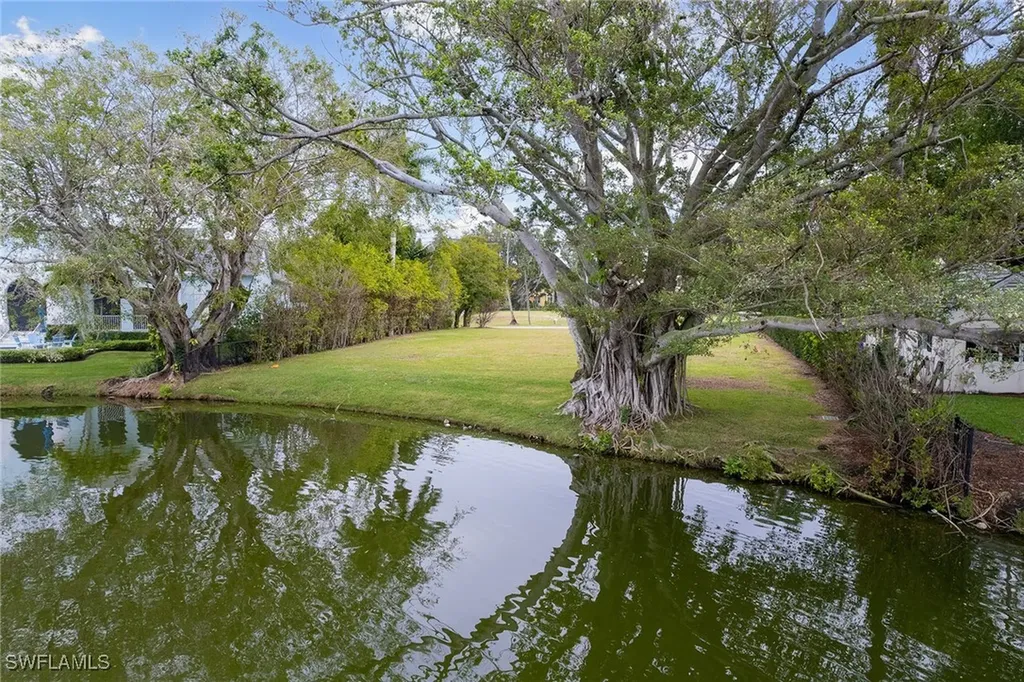 2550 Lantern Lane Naples FL 34102