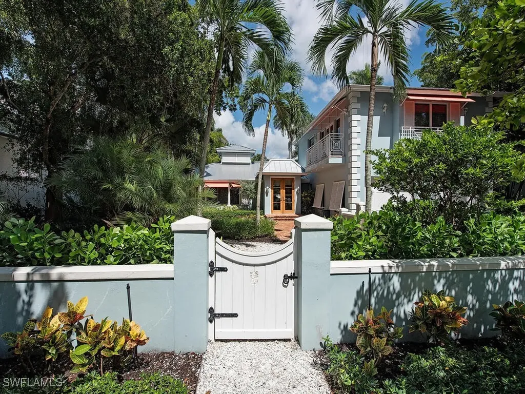 195 2nd Avenue N Naples FL 34102