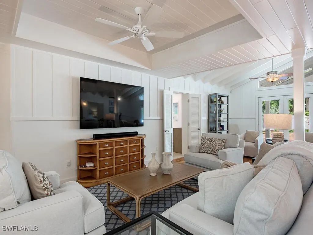 195 2nd Avenue N Naples FL 34102