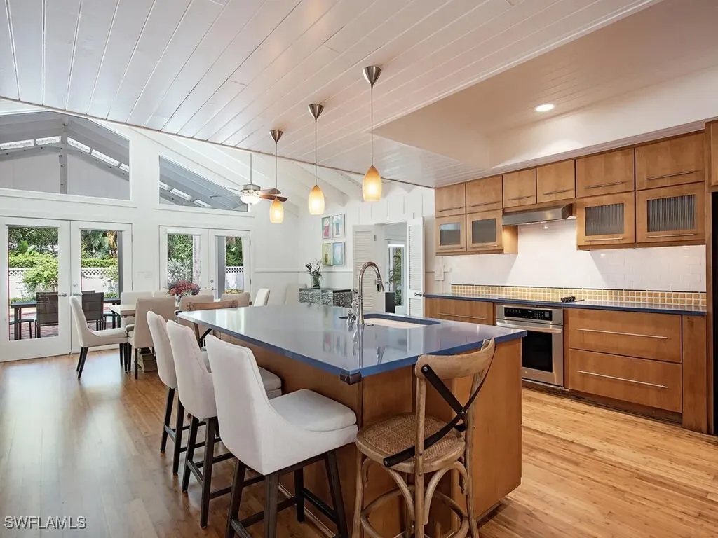 195 2nd Avenue N Naples FL 34102