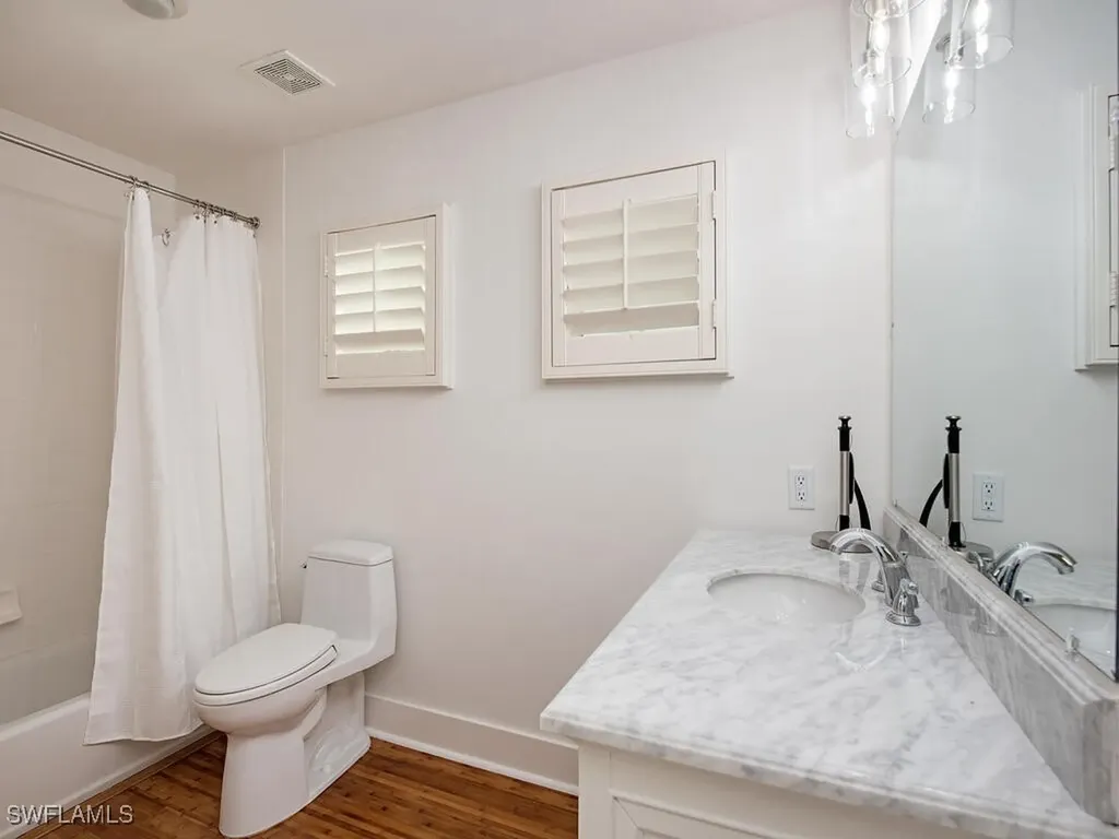 195 2nd Avenue N Naples FL 34102