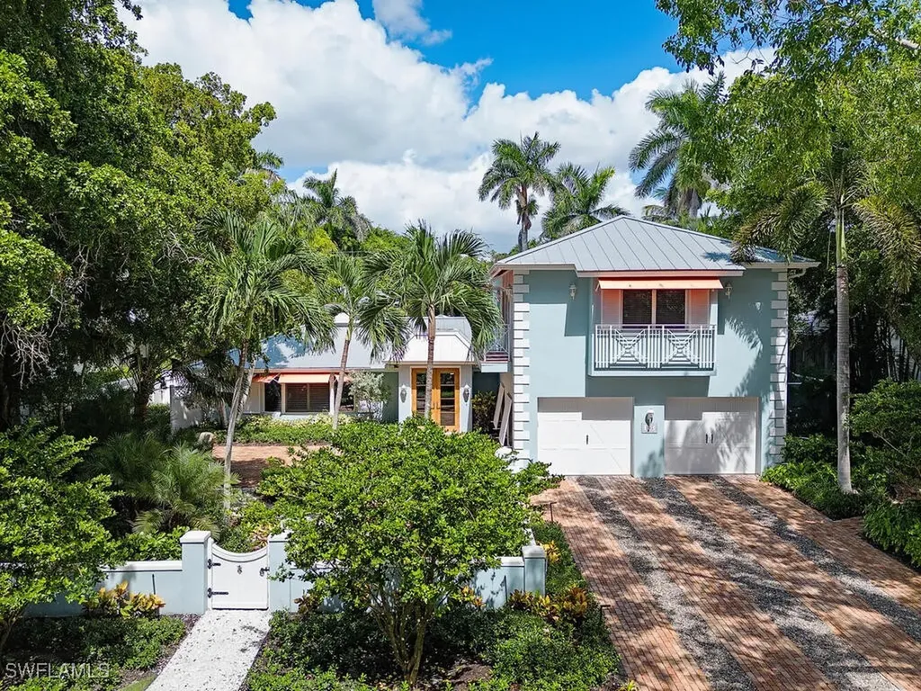 195 2nd Avenue N Naples FL 34102