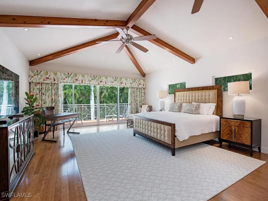 195 2nd Avenue N Naples FL 34102