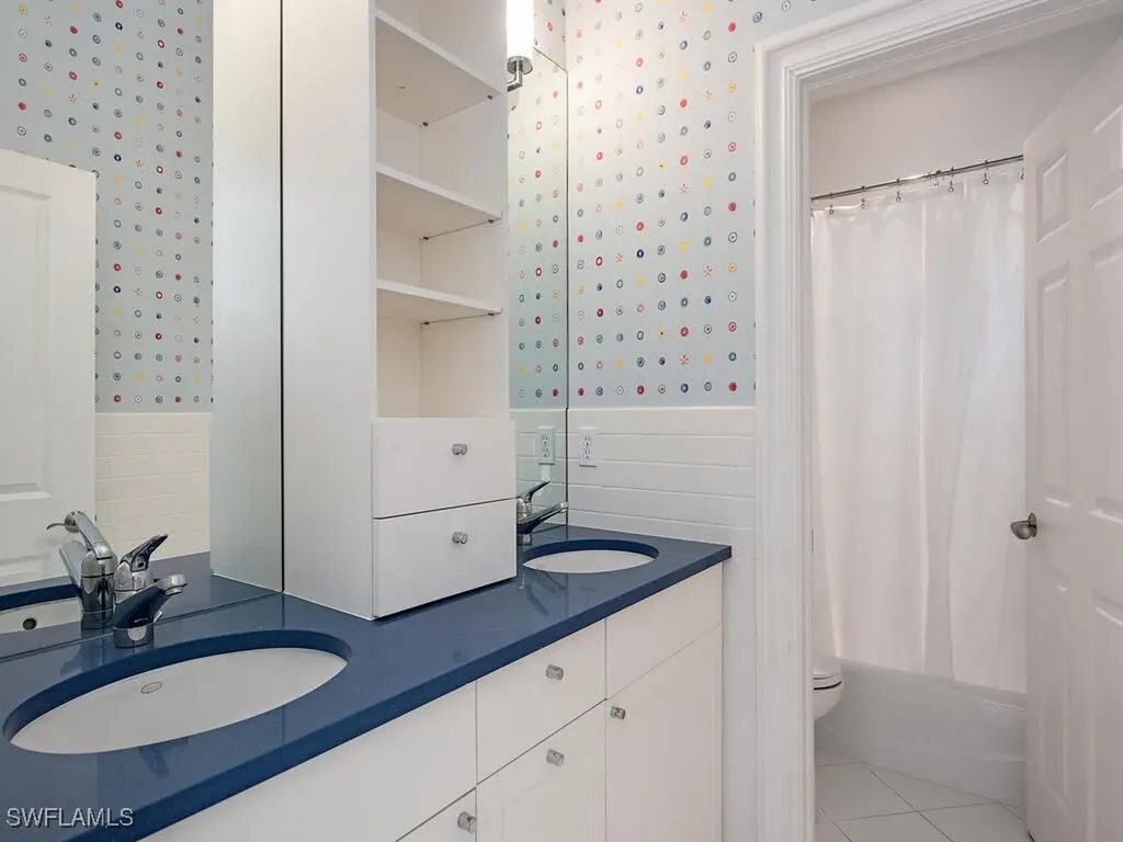 195 2nd Avenue N Naples FL 34102