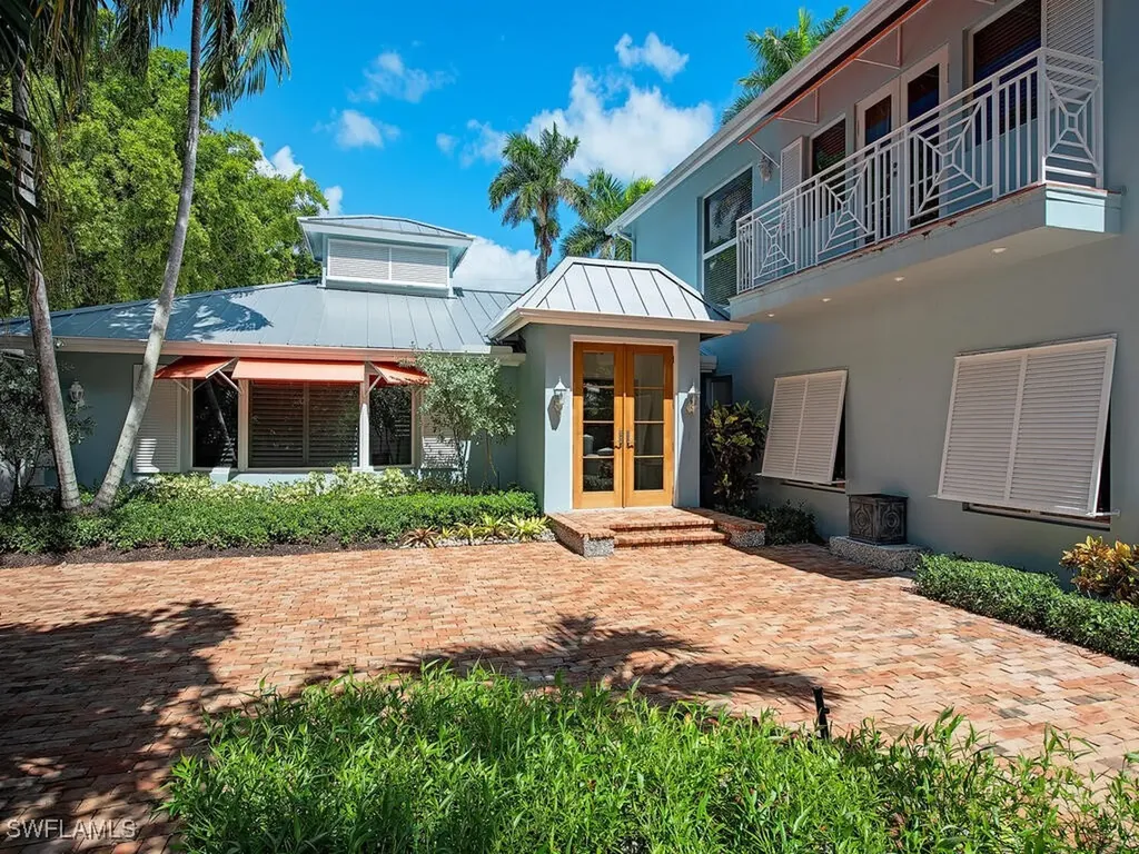 195 2nd Avenue N Naples FL 34102