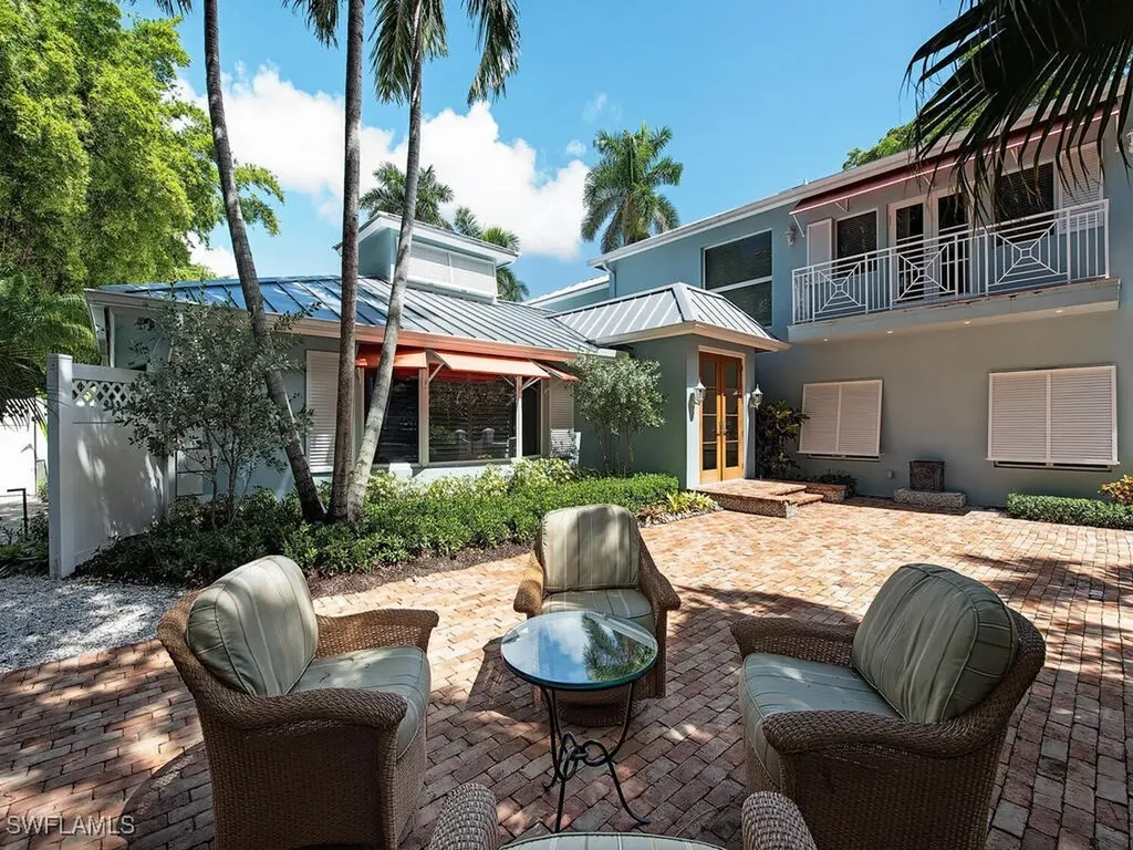 195 2nd Avenue N Naples FL 34102
