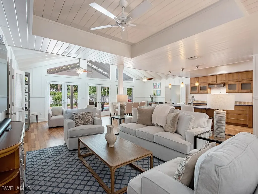 195 2nd Avenue N Naples FL 34102