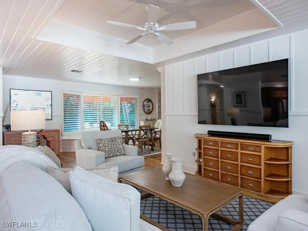 195 2nd Avenue N Naples FL 34102