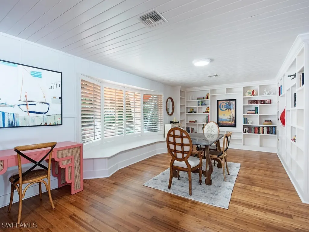 195 2nd Avenue N Naples FL 34102