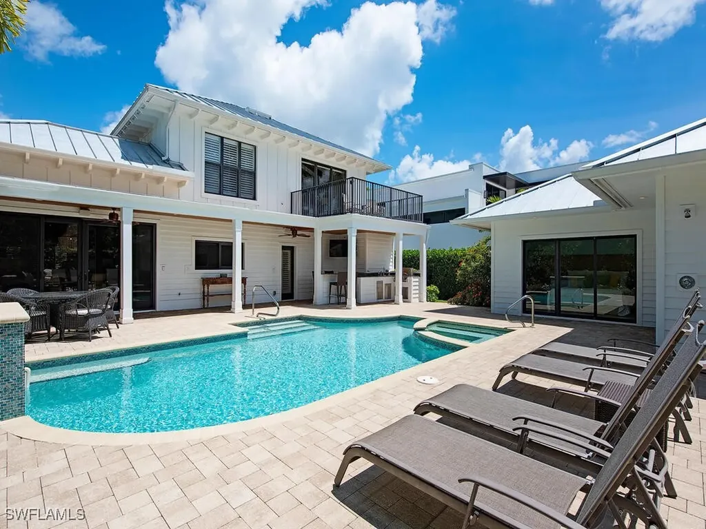 354 1st Avenue N Naples FL 34102