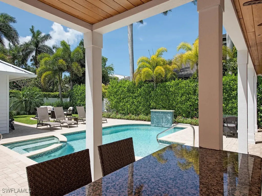 354 1st Avenue N Naples FL 34102