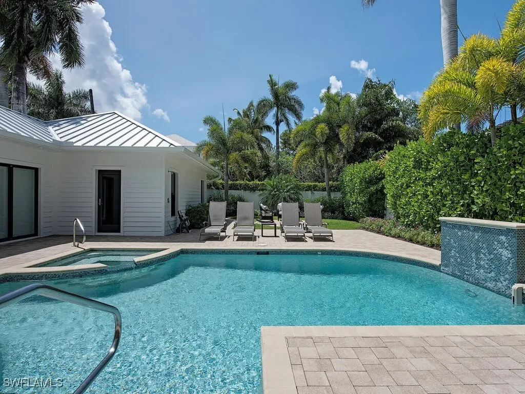354 1st Avenue N Naples FL 34102