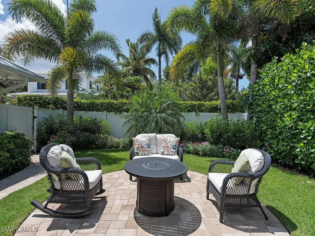 354 1st Avenue N Naples FL 34102