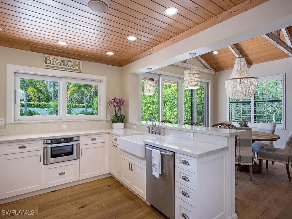 354 1st Avenue N Naples FL 34102