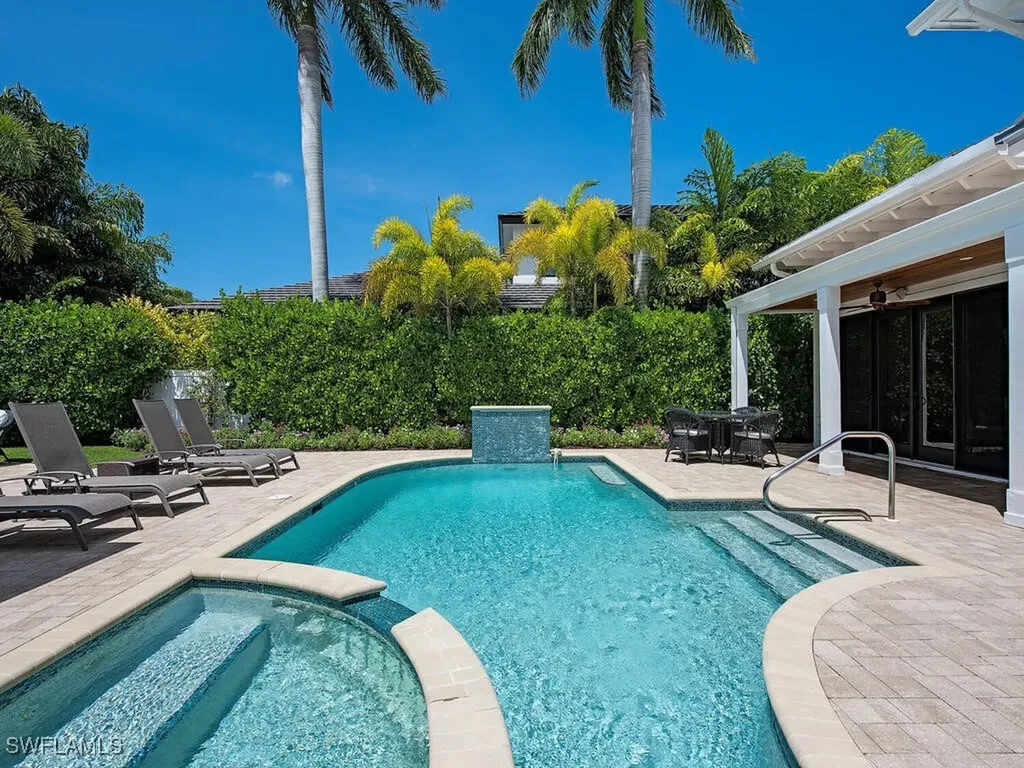 354 1st Avenue N Naples FL 34102