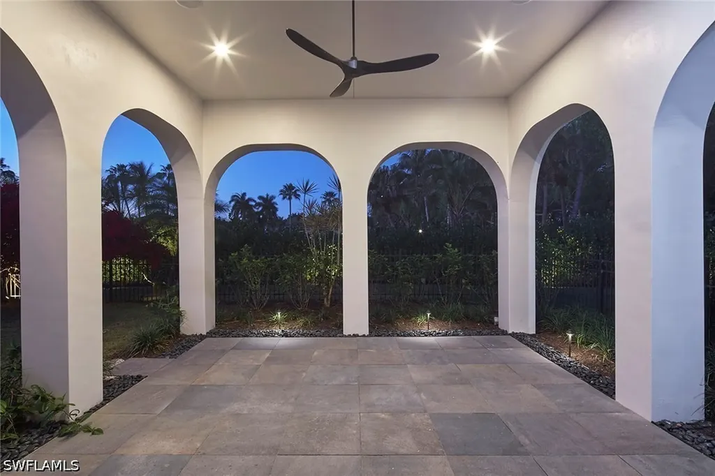 1609 Chinaberry Way Naples FL 34105