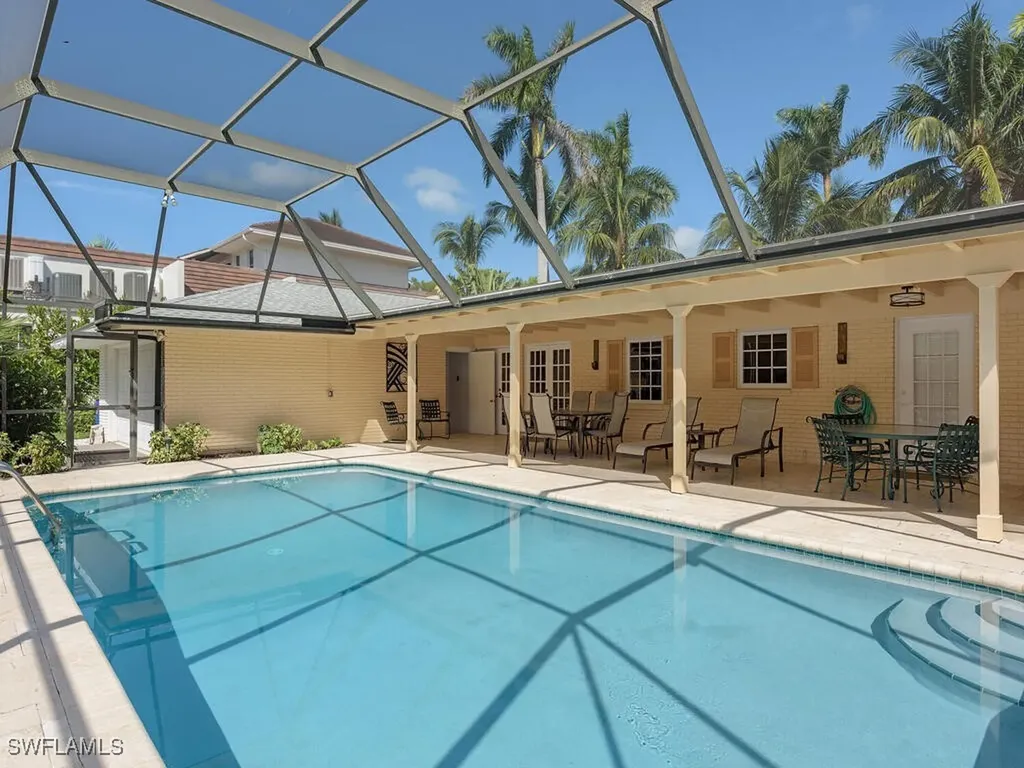 206 1st Avenue N Naples FL 34102