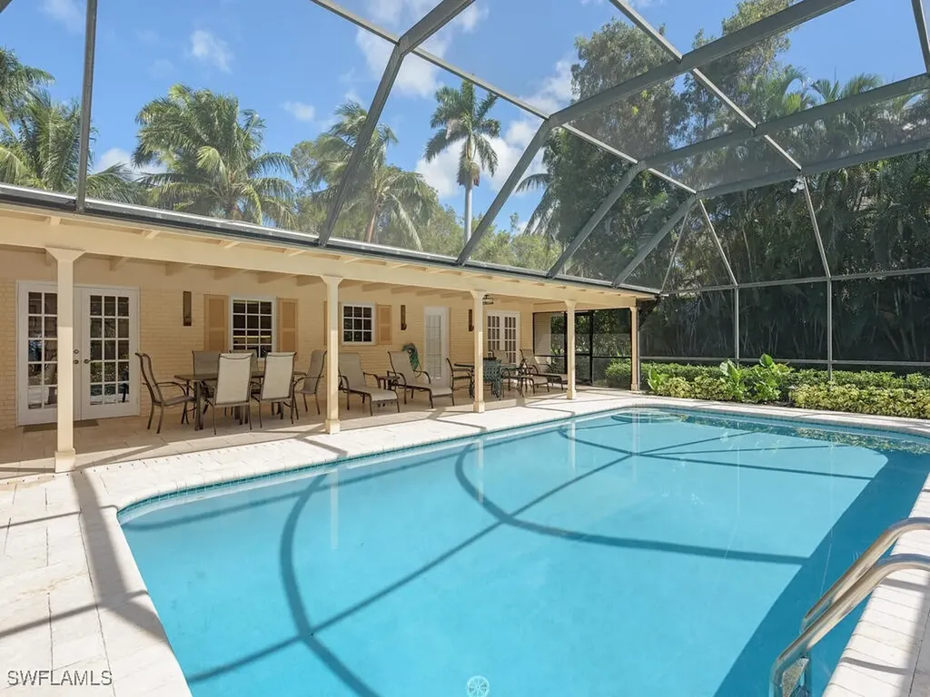 206 1st Avenue N Naples FL 34102
