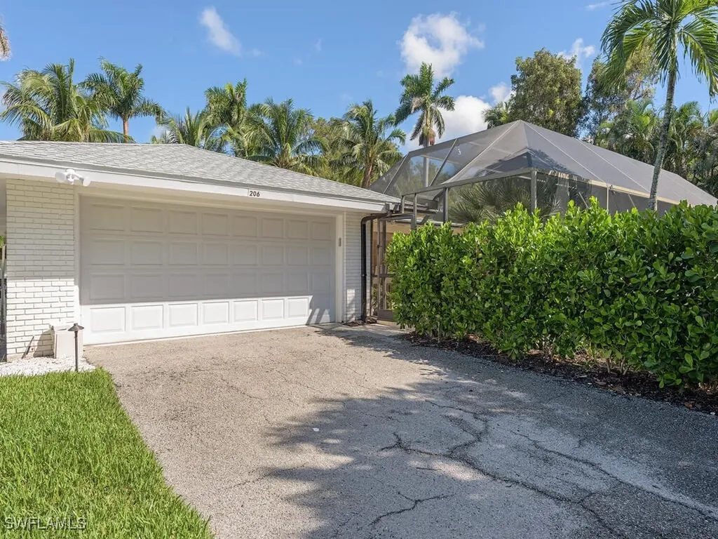 206 1st Avenue N Naples FL 34102