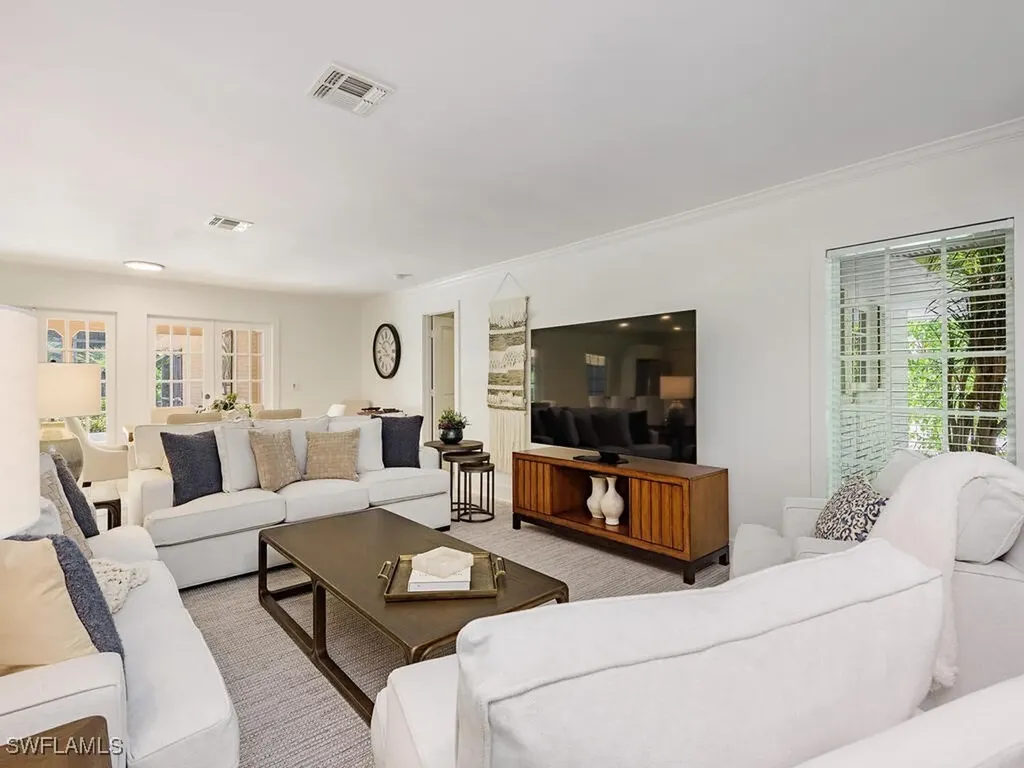 206 1st Avenue N Naples FL 34102