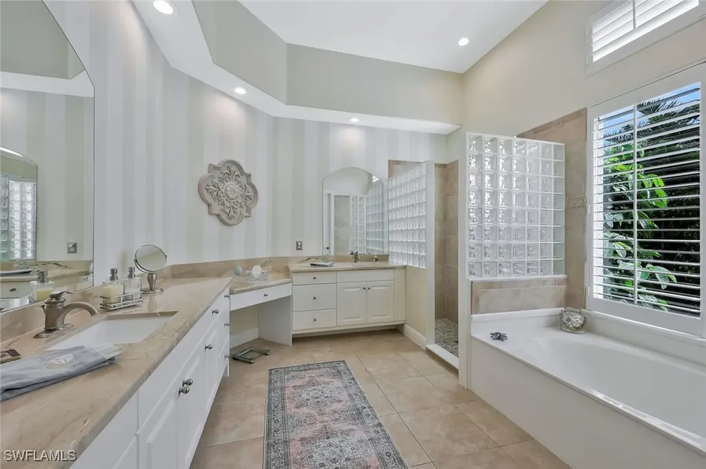 5058 Kensington High Street Naples FL 34105