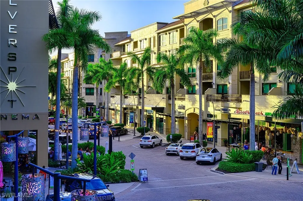 772 Reef Point Circle Naples FL 34108