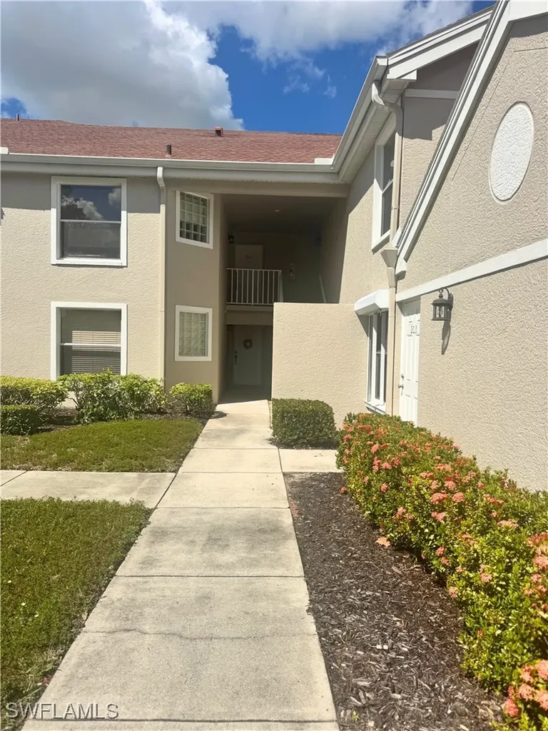 9852 Luna Circle Naples FL 34109