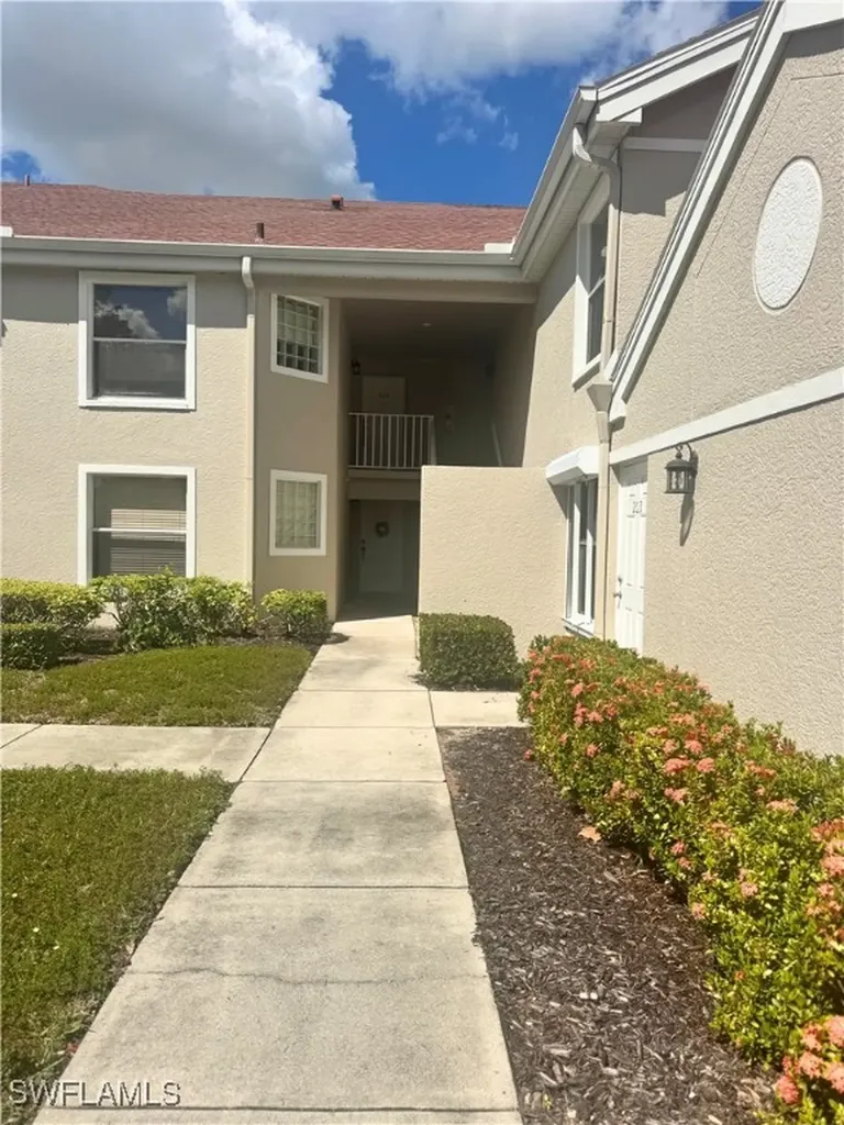 9852 Luna Circle Naples FL 34109