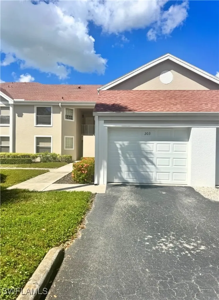 9852 Luna Circle Naples FL 34109