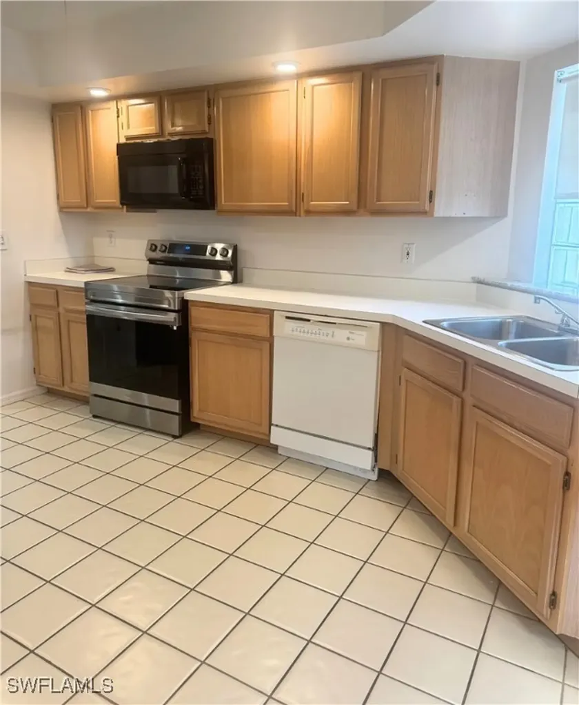 9852 Luna Circle Naples FL 34109