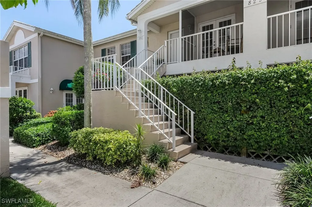 829 Tanbark Drive Naples FL 34108
