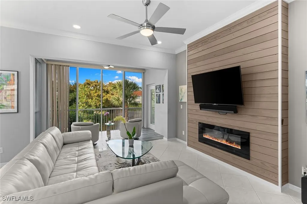 Naples FL, 1190 Egrets Walk Circle, Unit 201