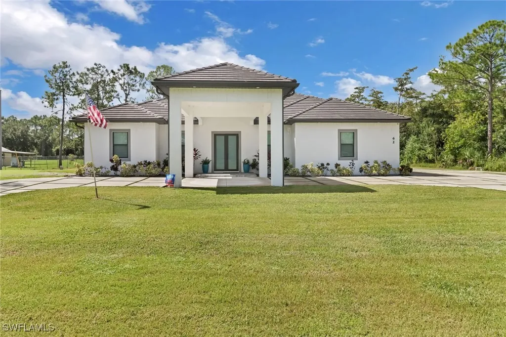 62 35th Avenue NE Naples FL 34120