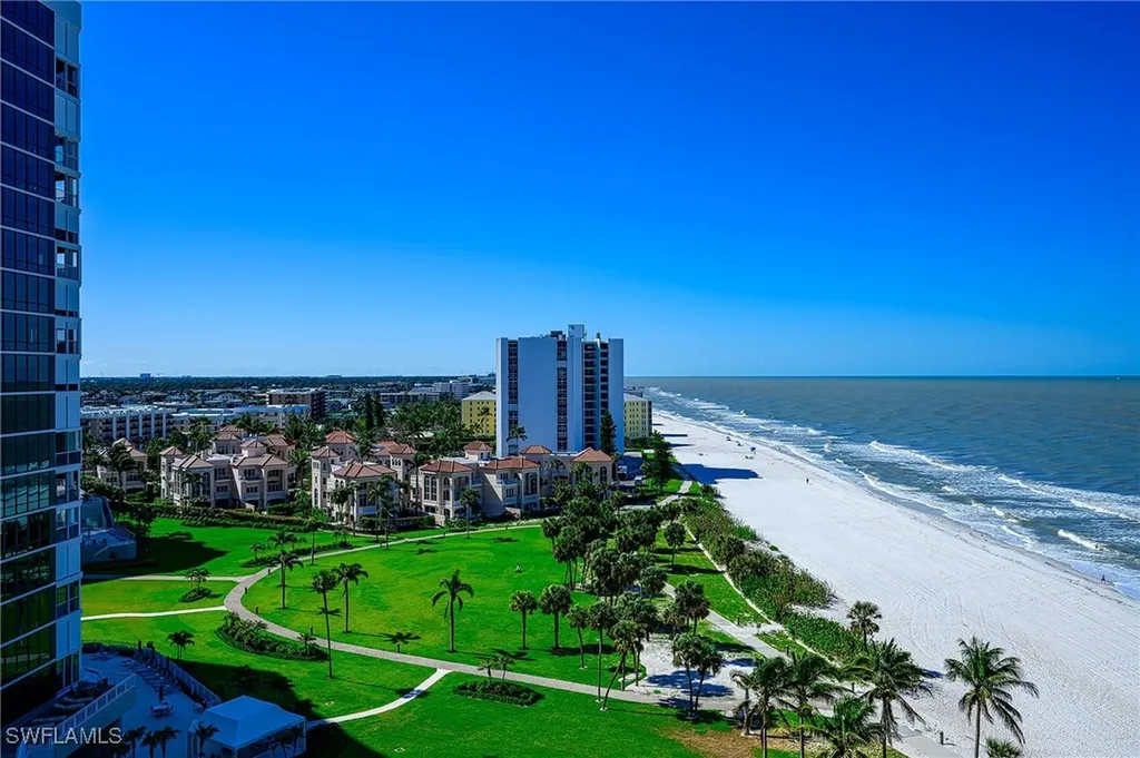 Naples FL, 4001 Gulf Shore Boulevard N, Unit 1105