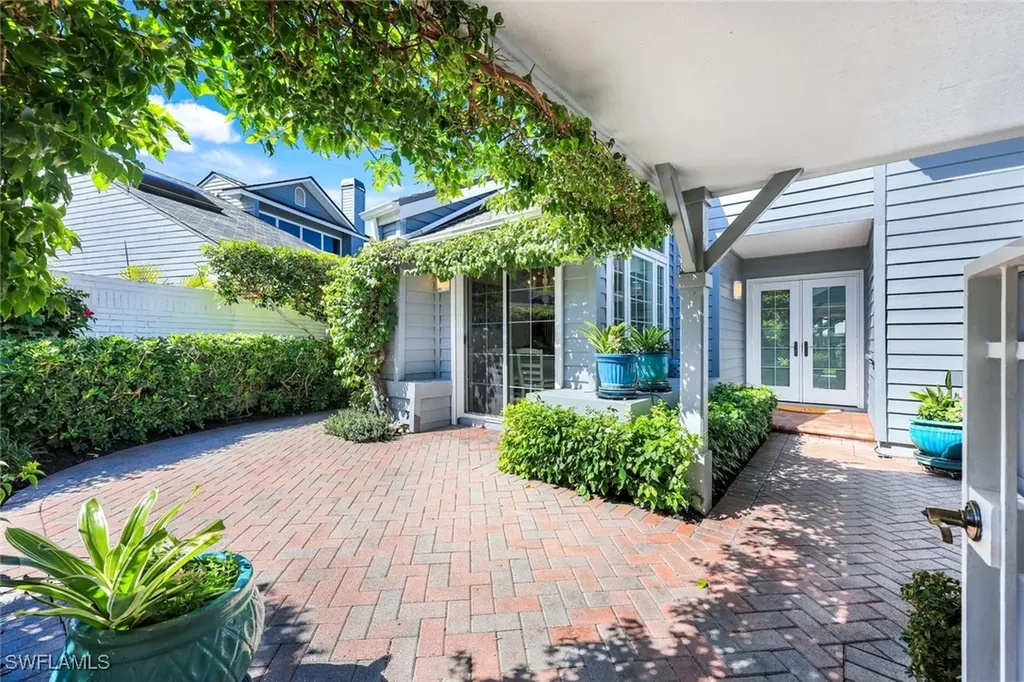 635 Bridgeway Lane Naples FL 34108