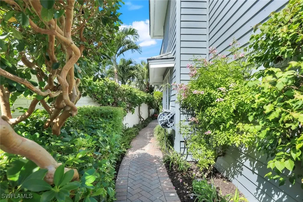 635 Bridgeway Lane Naples FL 34108