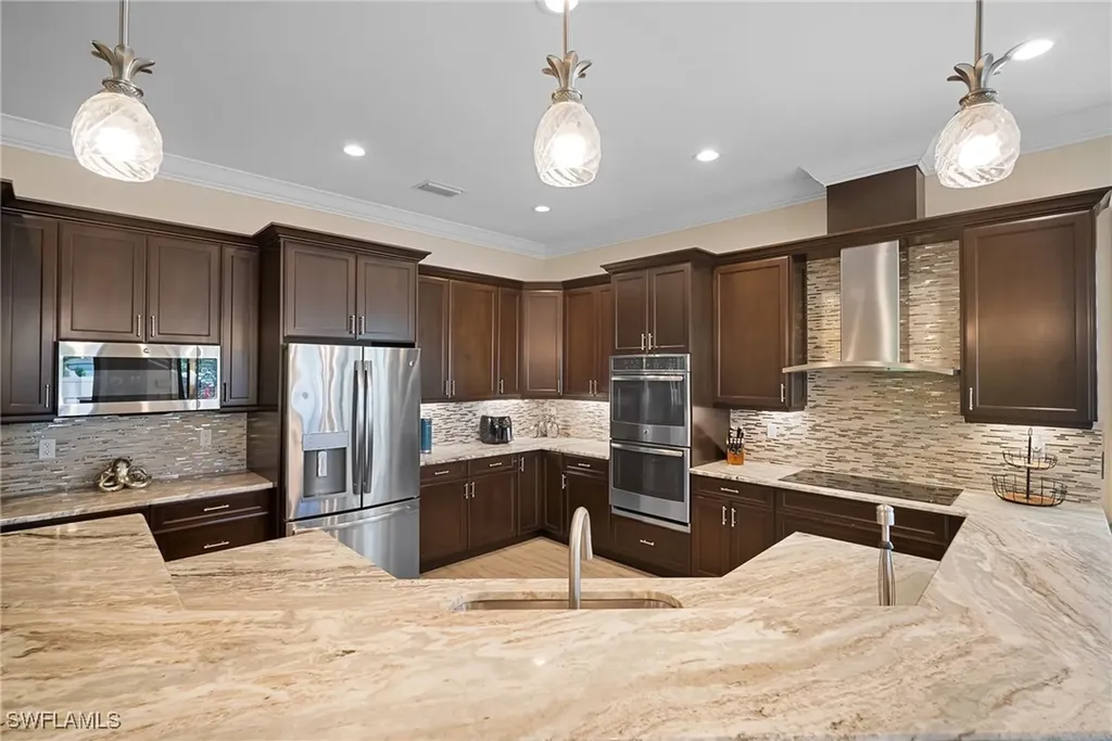 699 98th Avenue N Naples FL 34108
