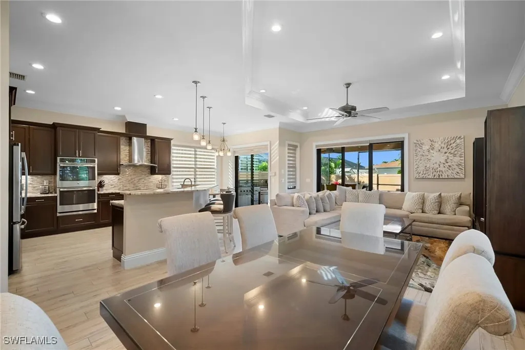 699 98th Avenue N Naples FL 34108