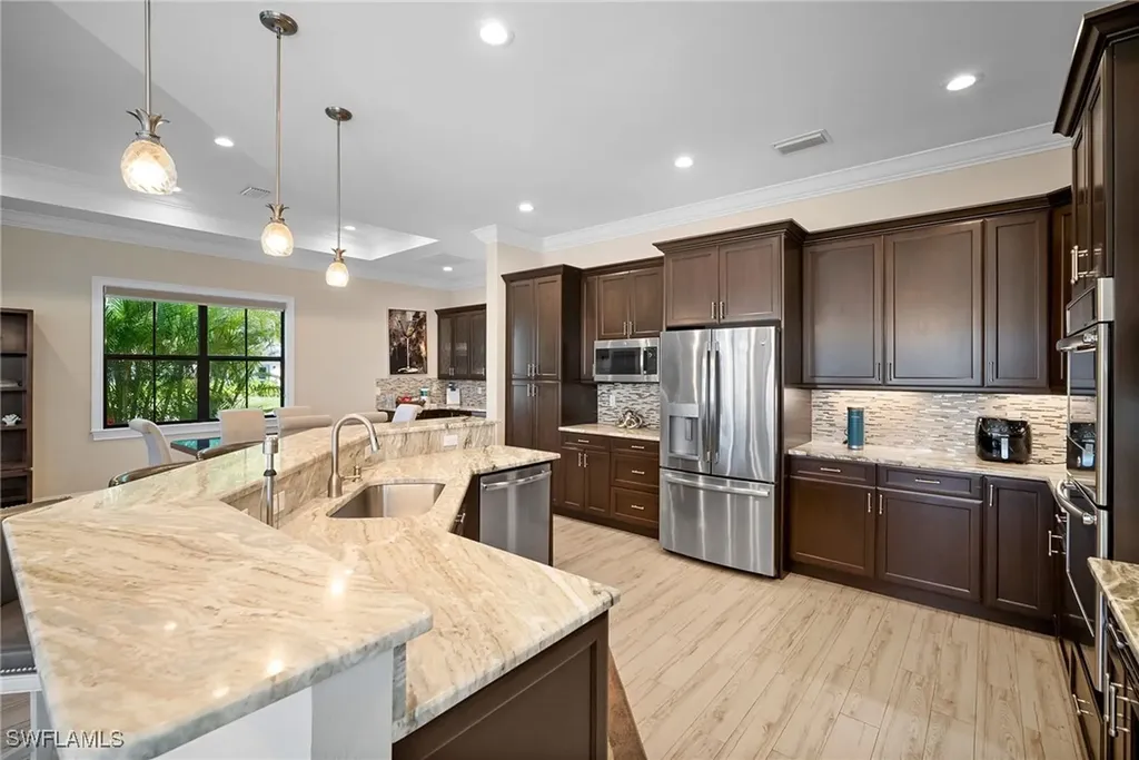 699 98th Avenue N Naples FL 34108