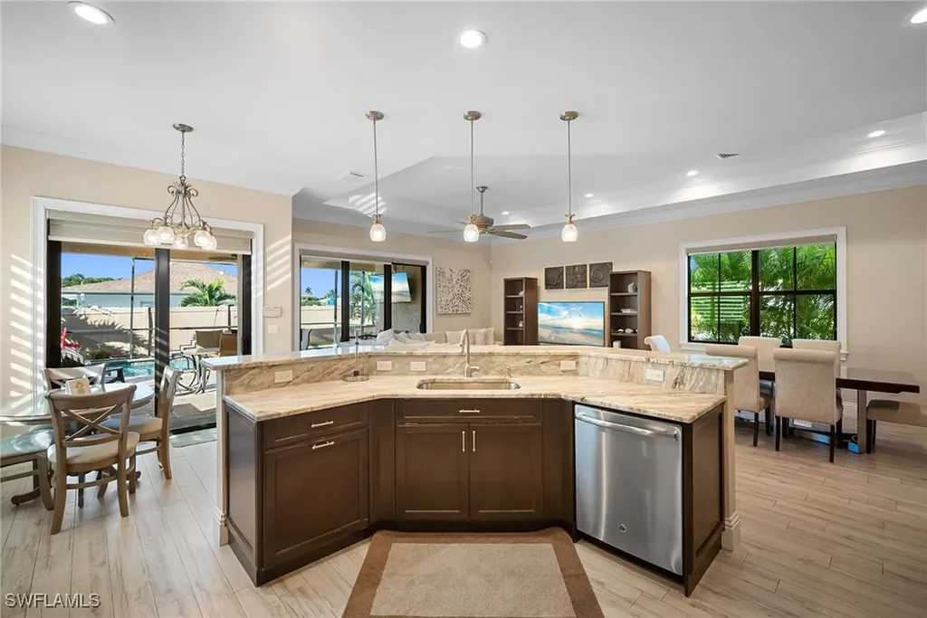 699 98th Avenue N Naples FL 34108